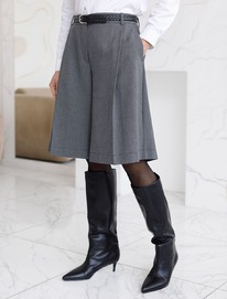 �����  �����